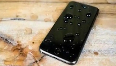 为什么播放一段音频,就能清理手机里进的水和灰坐?