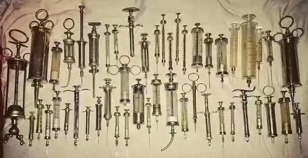 在野外看到注射器,为什么最好马上报警?