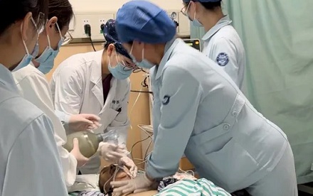 医院排队就诊为啥会突然冒出一个 999 号病人插队?