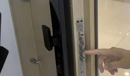 为什么有的智能门锁会莫名其妙在半夜自动打开?