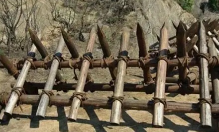 马路上常见的红色路障为啥「水马」?