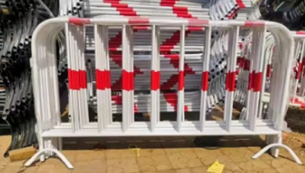 马路上常见的红色路障为啥「水马」?