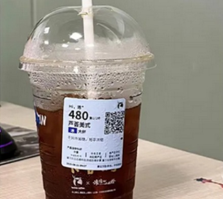 为什么瑞幸免费的冰水死活不肯给盖子?