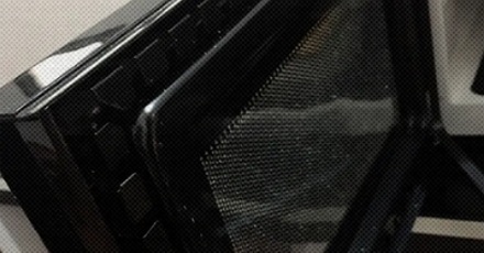 为什么微波炉的门上都要嵌一大块黑色网?