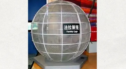 为什么微波炉的门上都要嵌一大块黑色网?