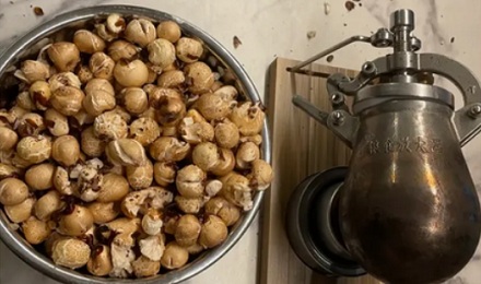 为啥小时候的爆米花，和现在影院里的爆米花长得不一样？