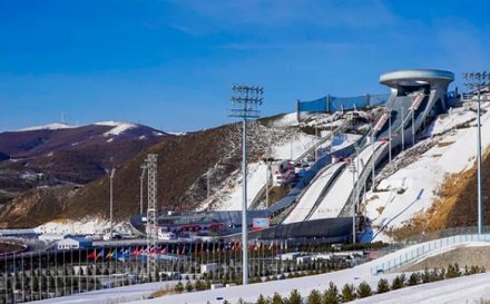 滑雪比赛中，为啥运动员非得带手机？