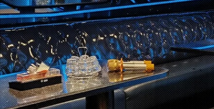 为什么大部分 KTV，一个包厢只配 2-3 个麦克风？