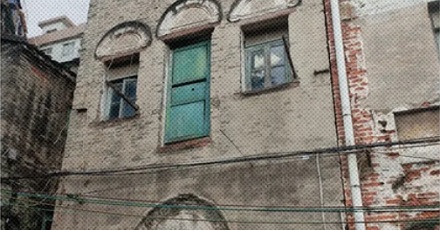 为什么有些地方的老房子要在二楼外墙上开个门？