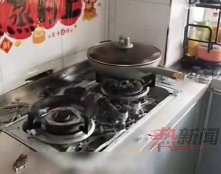 为什么千万不要边做饭边用温毛巾擦灶台？