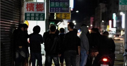 为什么台湾人管精神小伙叫 8 + 9？