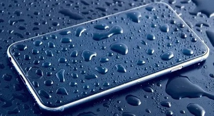 手机屏幕沾上水会影响触控效果？