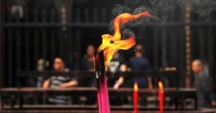 寺庙里燃烧的佛香有致癌物，小心、谨慎！