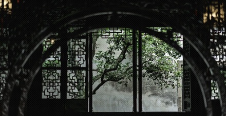 古代纸糊的窗户一捅就破,到风下雨怎么办?